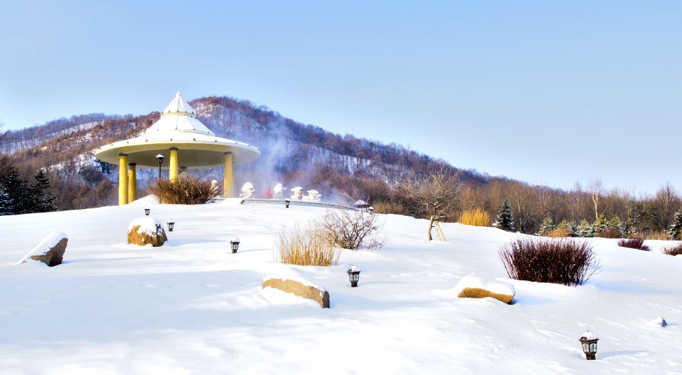 泡温泉享受惬意,海滨温泉泡温泉
