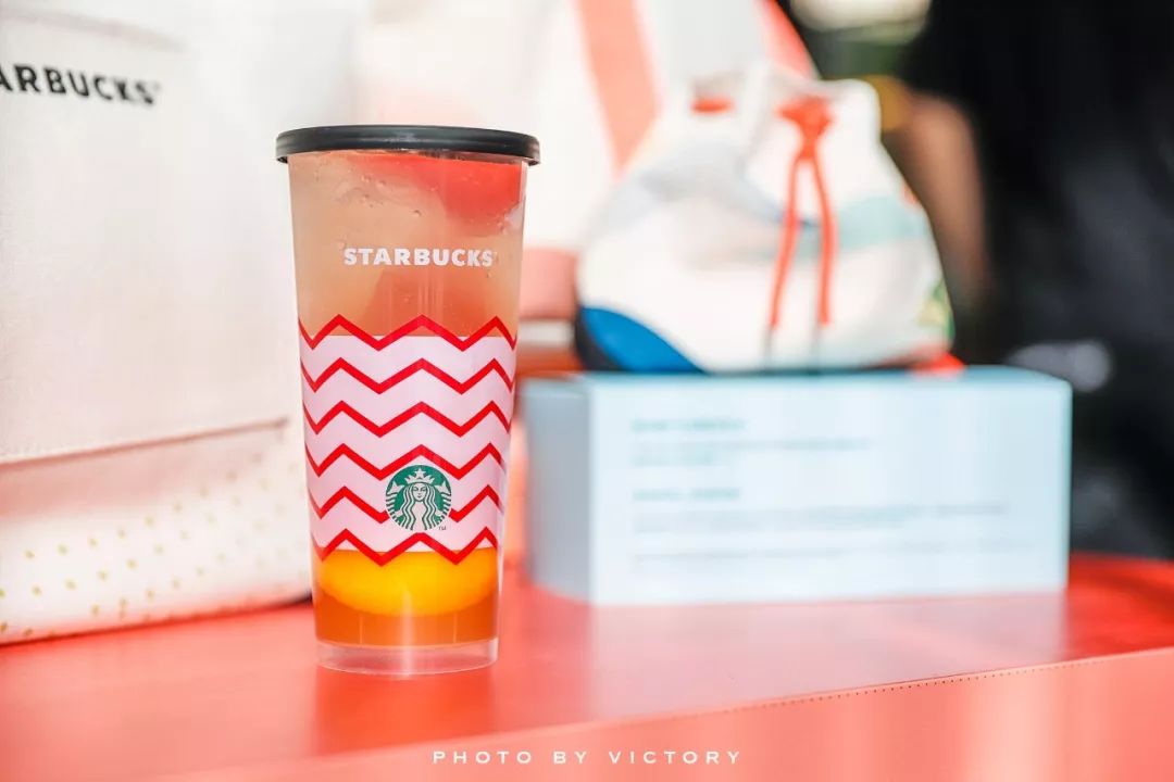星巴克玩味冰调混合一起,星巴克玩味冰调系列视频