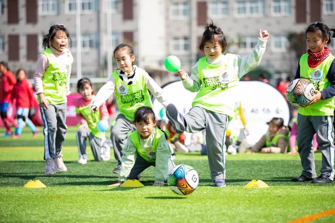 小小女人完整版歌曲,小小女兵视频获奖
