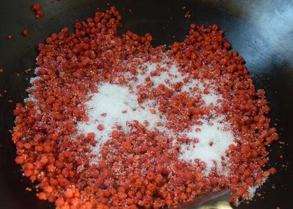 山上能吃的野草莓,80后吃过的野生果子野草莓