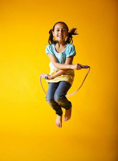 20分钟跳绳1000,7岁小朋友每天跳绳1000会伤膝盖吗