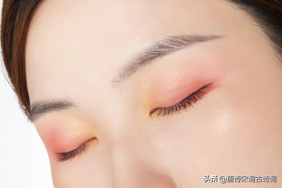 画柳眉，淡淡青山蝶黛静