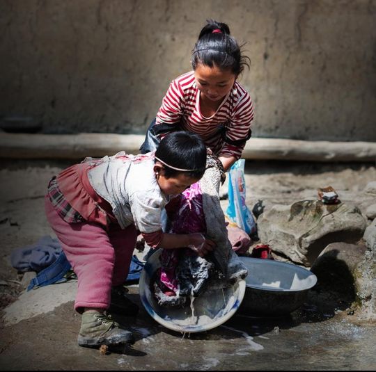 父母如何放弃陪伴孩子外出打工,父母打工不能陪伴孩子的无奈