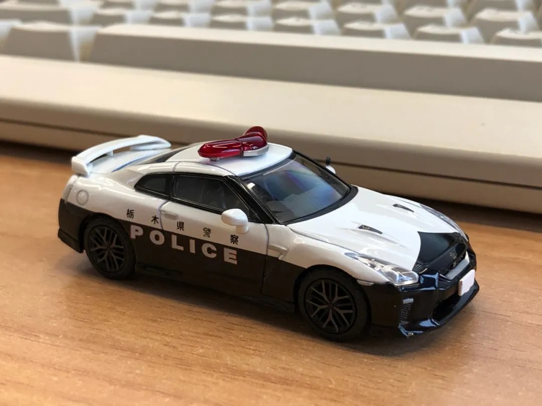 日本交警超跑,日本交警开跑车皇冠