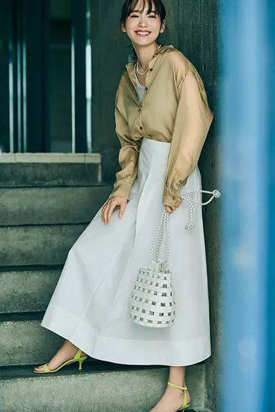 今年流行的衬衫带字母,今年流行衬衫长款花色