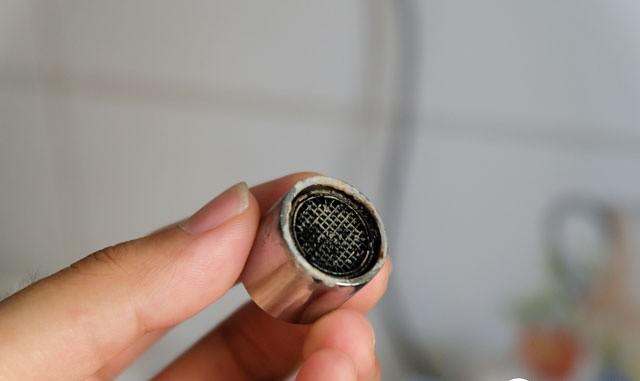 水龙头出水小怎么解决没有起泡器,水龙头起泡器出水量少但是没堵
