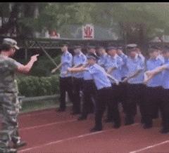 顺拐的人是不是大脑发育不健全,孩子走路不太正常