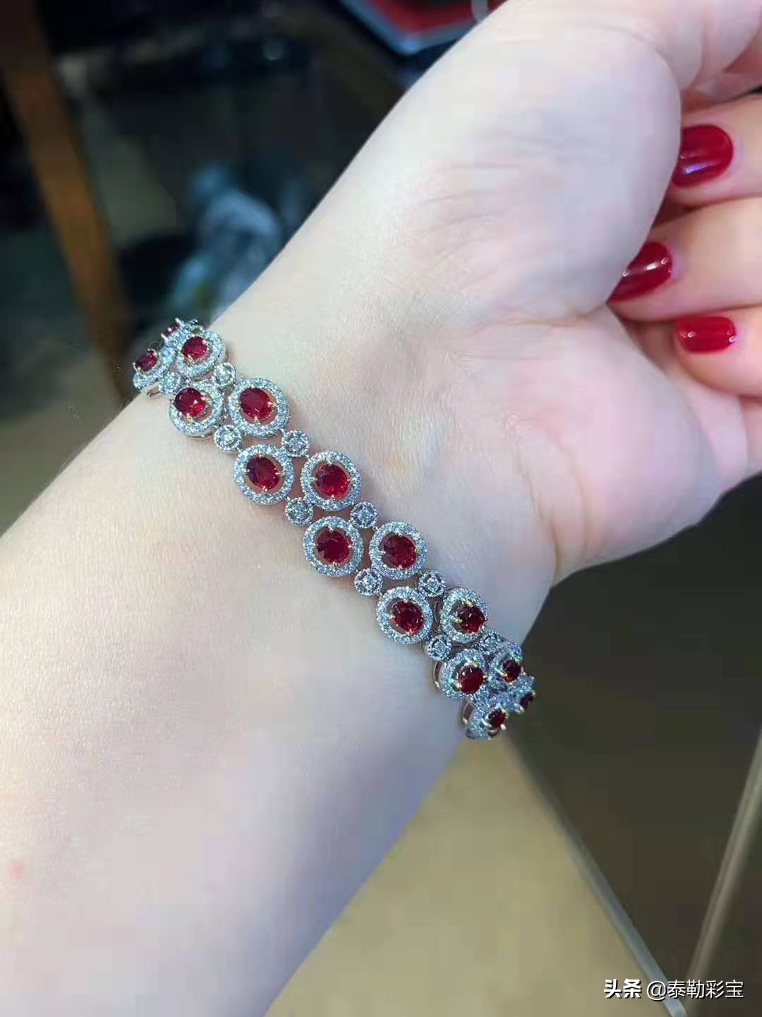 牙膏清洁珠宝首饰,正确清洗银首饰的方法