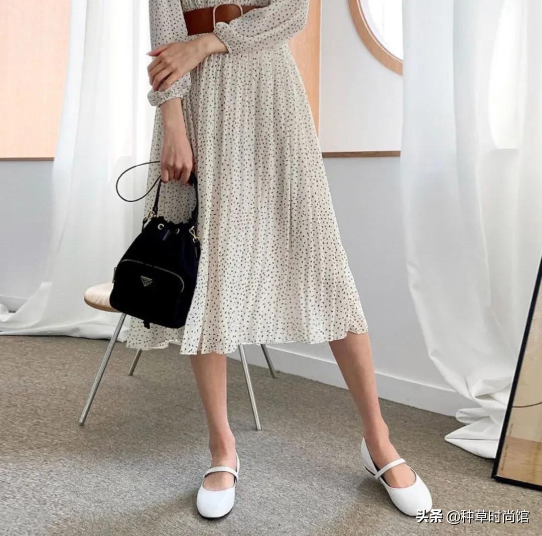 方头的凉鞋不适合什么脚型,脚型瘦长穿什么鞋型凉鞋好看