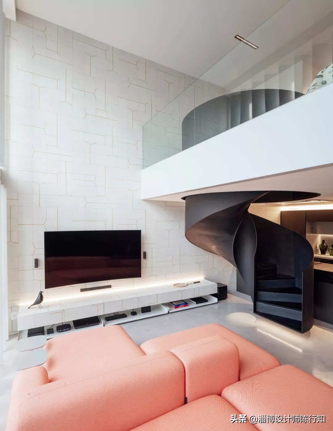 旋转楼梯有没有高端一点的,旋转楼梯适合轻奢风还是新中式