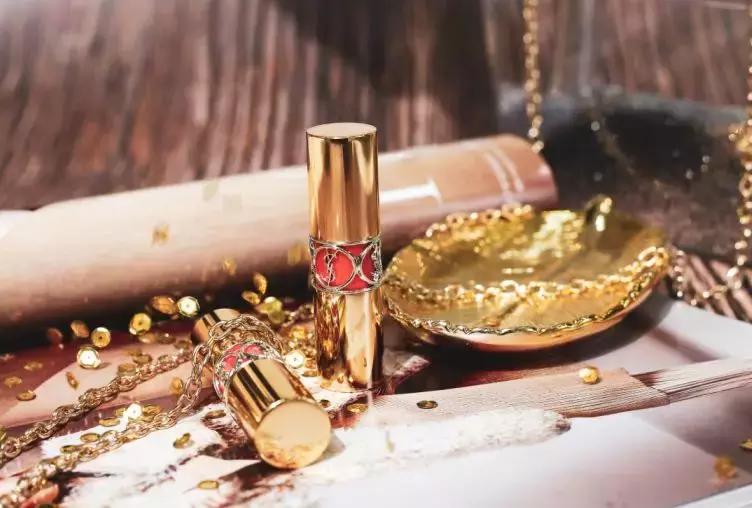 你还没买？这个女生最爱的彩妆收割机再不入手就全断货了！