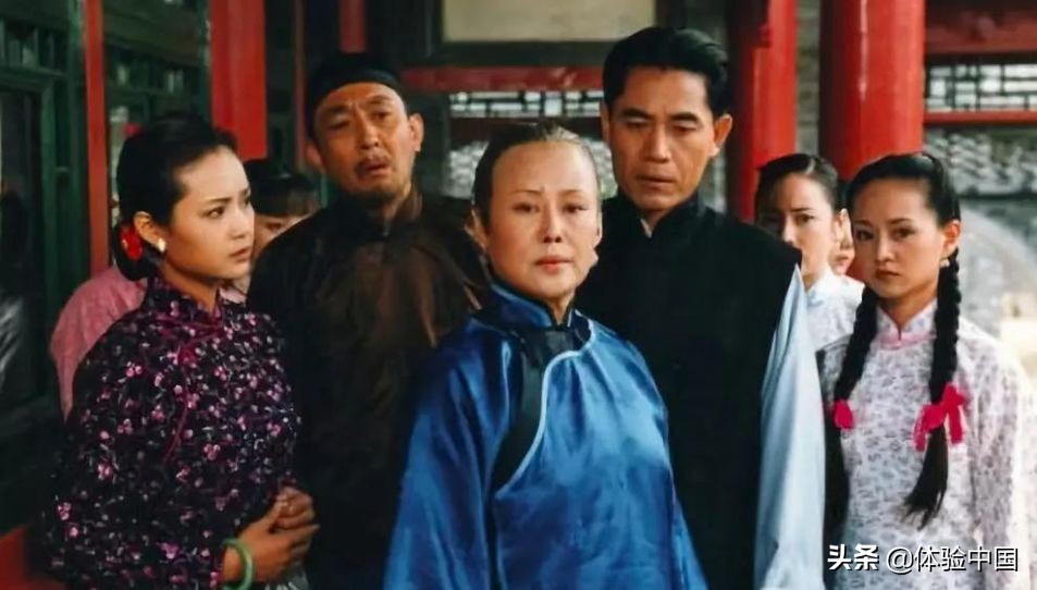 神剧《大宅门》,讲述了北京同仁堂的故事,也预言了当今的流行词