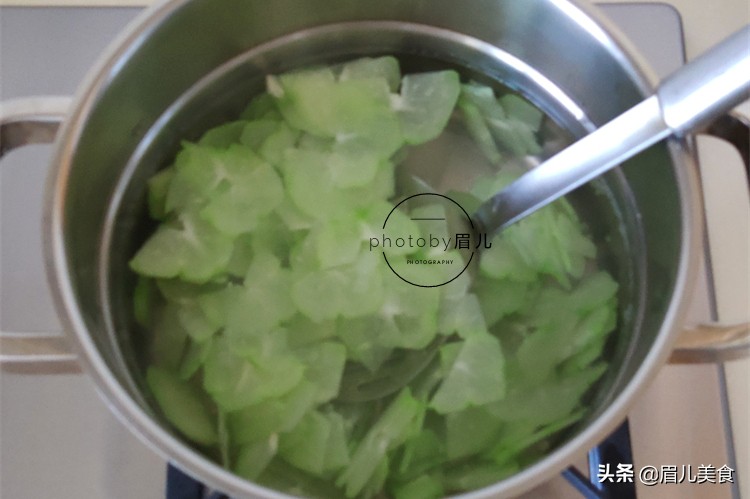 秋天减肥，这瓜别放过，仅2元一斤，拌一拌就上桌，大口吃不长肉