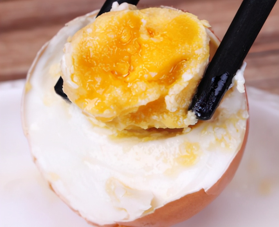 腌咸鸡蛋不要出油的做法,腌鸡蛋只放盐的做法