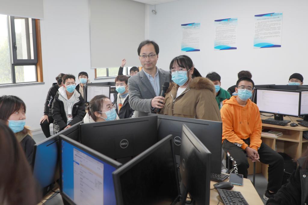 他让理工科的课堂变得魅力无比，超90%的学生评价到：非常好