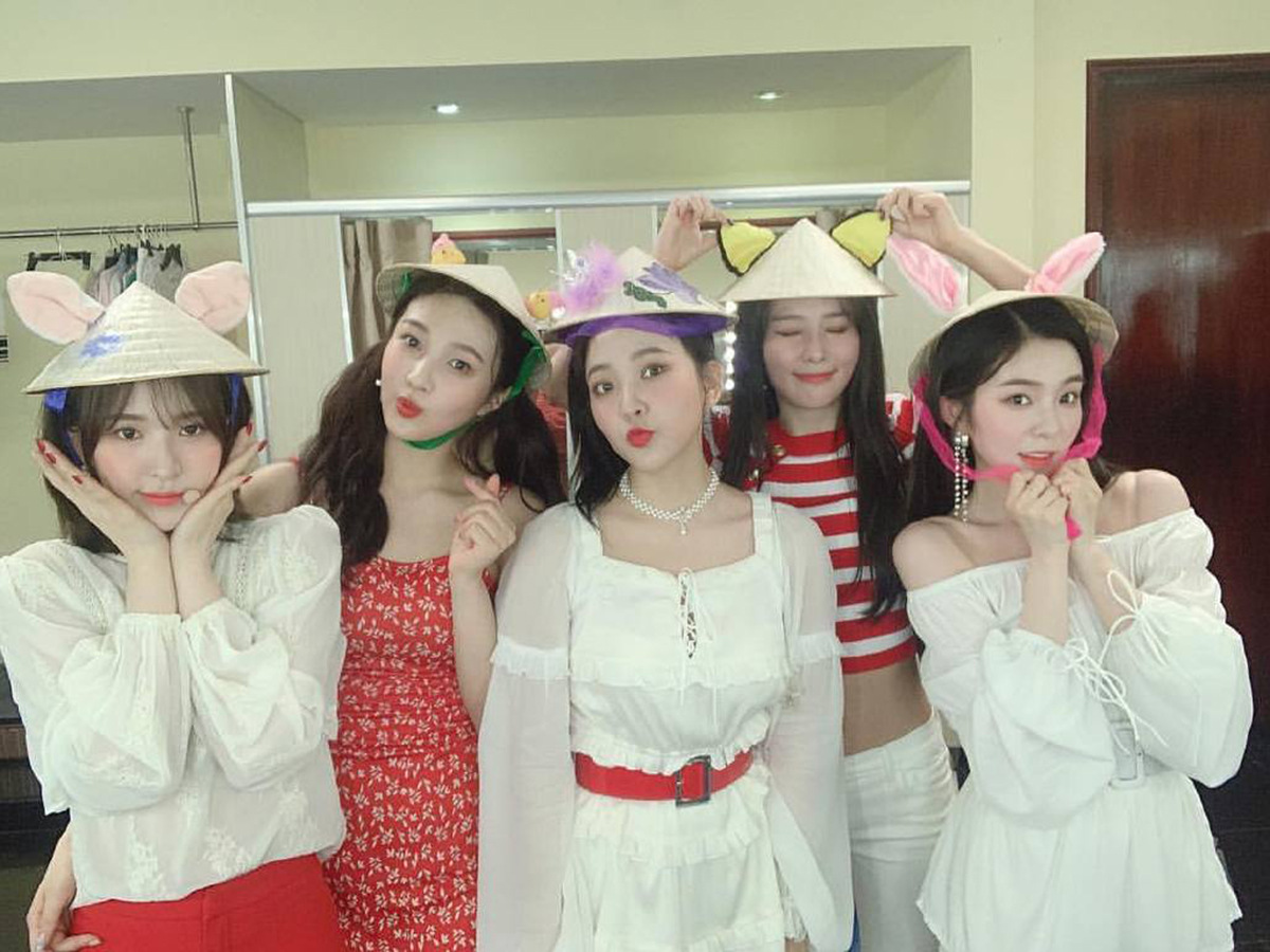 joy朴秀荣彩虹裙,joy朴秀荣绿色连衣裙