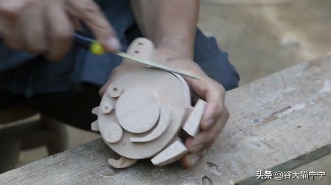 61岁中国老大爷被500万老外点赞：有底气的人生有多爽