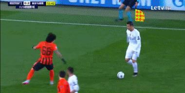 c罗生涯十大不可思议的进球,c罗的过人动作有多牛