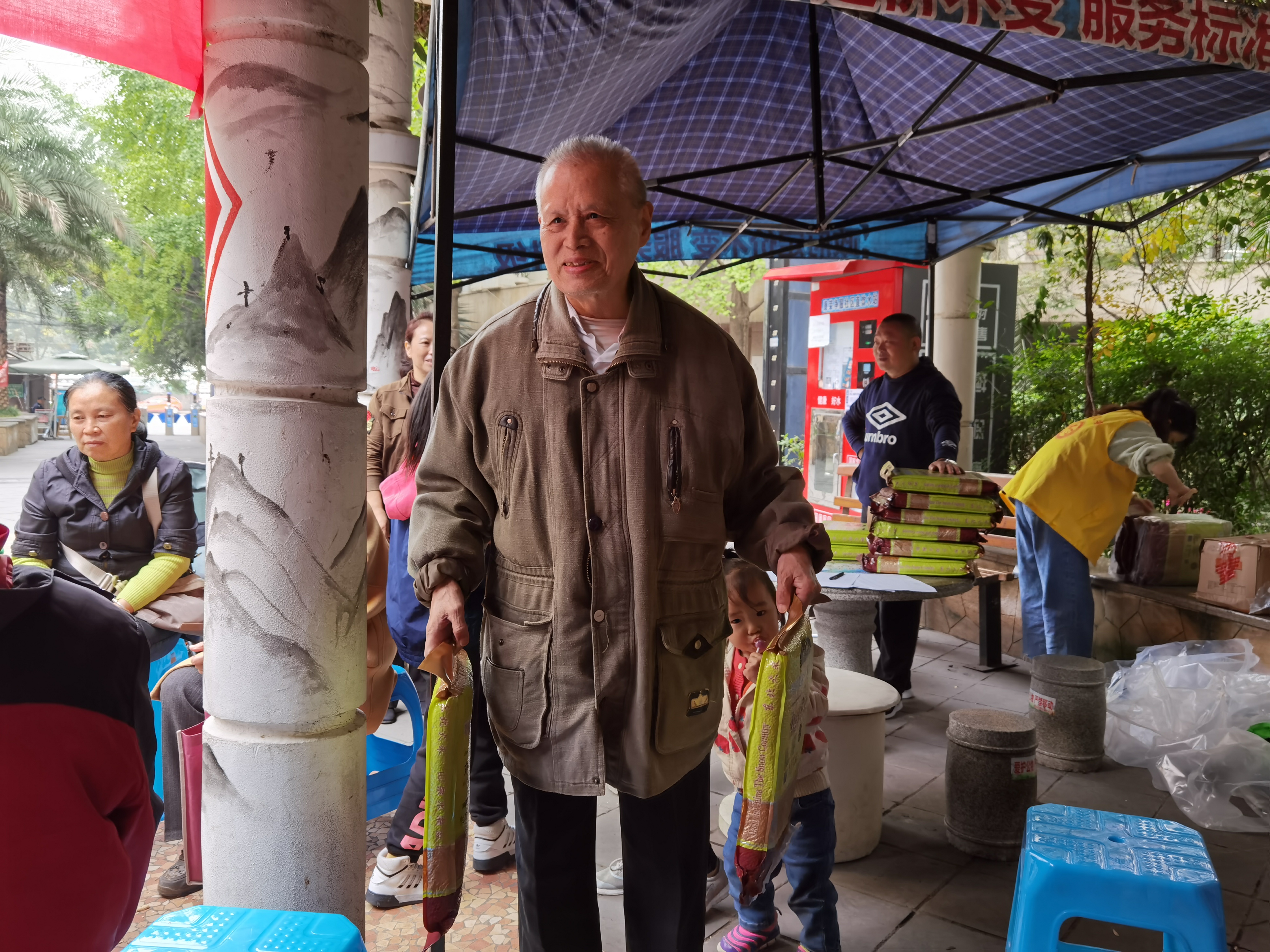 重阳敬老温暖空巢老人,社区老人情暖重阳活动