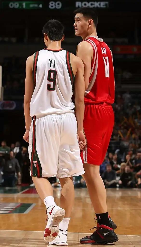 易建联nike篮球签名,nike易建联1代