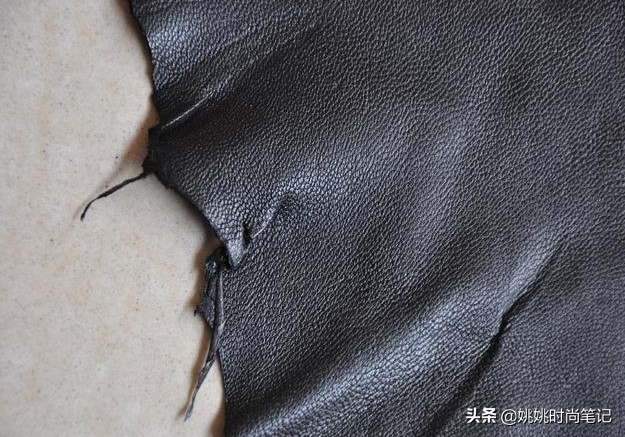 怎样分辨真假牛皮皮衣,如何鉴别皮衣是真皮还是假皮