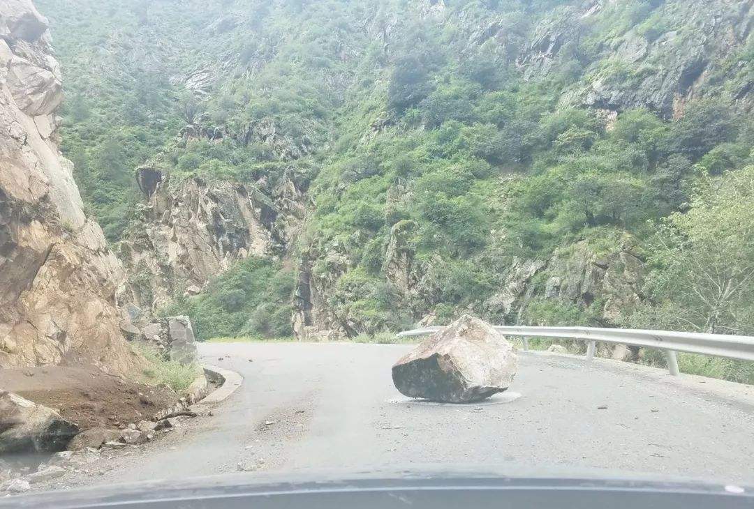 成都去稻城亚丁路好走吗,从成都去稻城亚丁路过色达吗