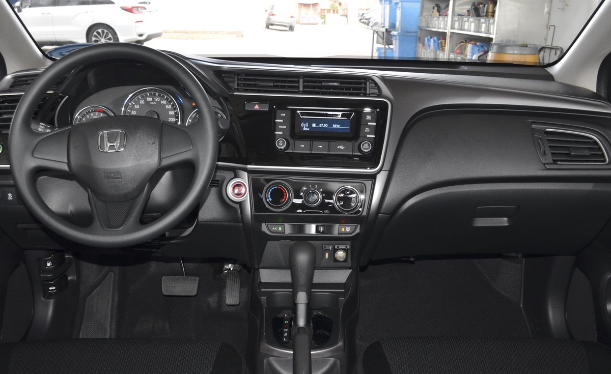 飞度三厢版价格,飞度地球梦1.592还是95