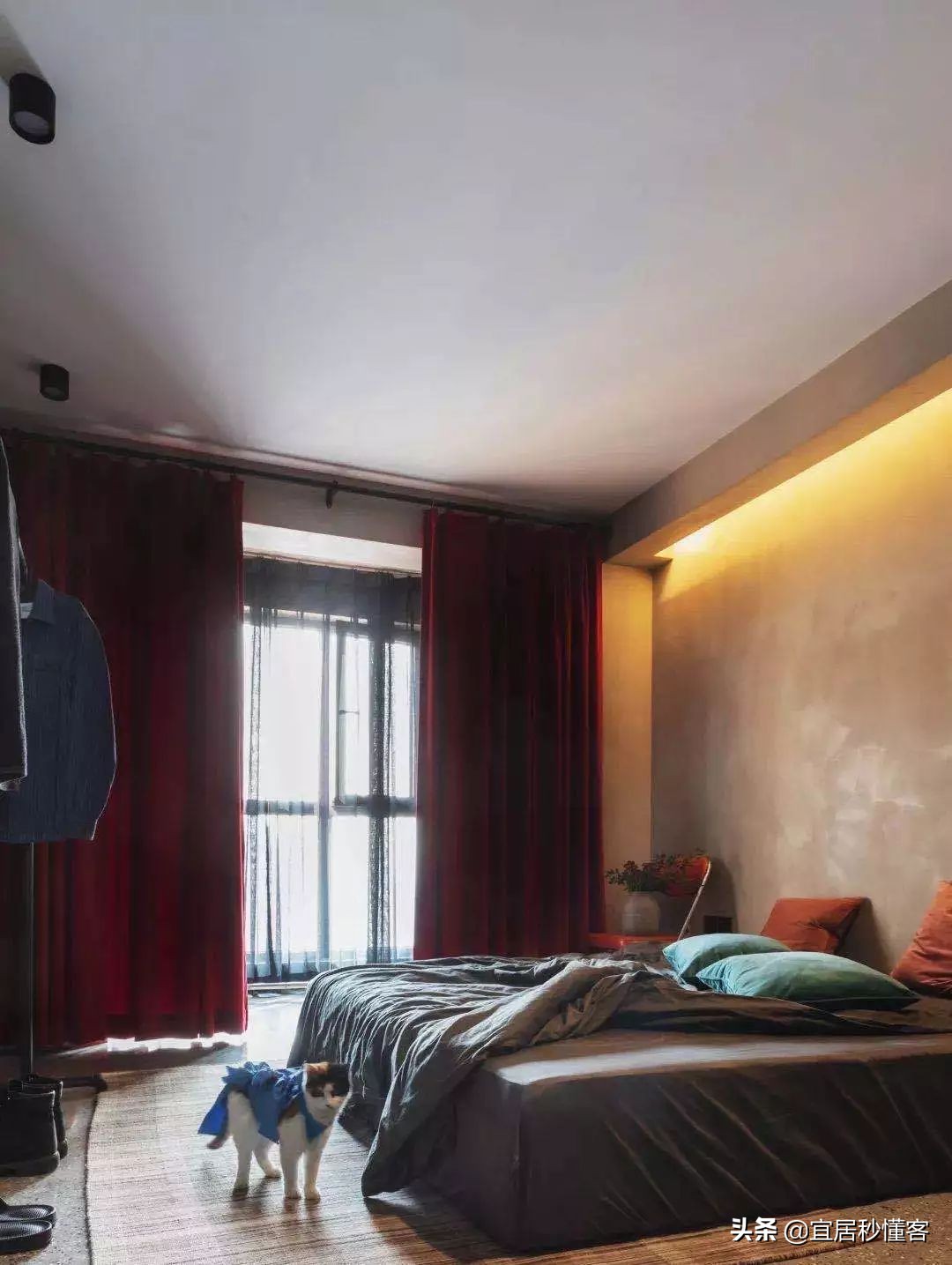 98年纹身师一人宅，酷炫工业风，家里一半面积是客厅