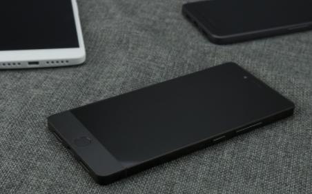 圆滑当道的锐利异类，坚果Pro上手体验——不错的备用机