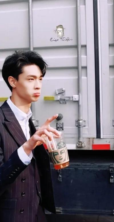 师兄团宠秦霄贤,师父有多宠小徒弟秦霄贤