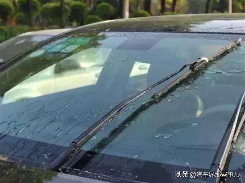 雨刮器刮不干净有雾怎么处理,雨刮器刮玻璃水印怎么处理