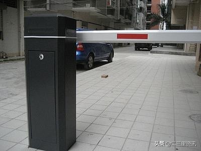 汉中一小区出入闸杆“二次”降落砸损车辆,车主诉至法院索赔