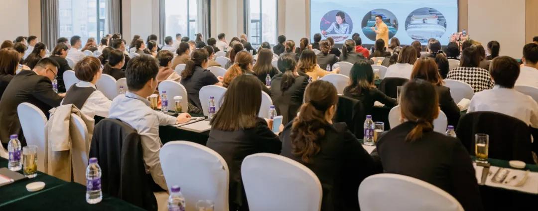 聚焦聚力|堂皇家纺‘22年春夏营销峰会暨新品发布会隆重举行