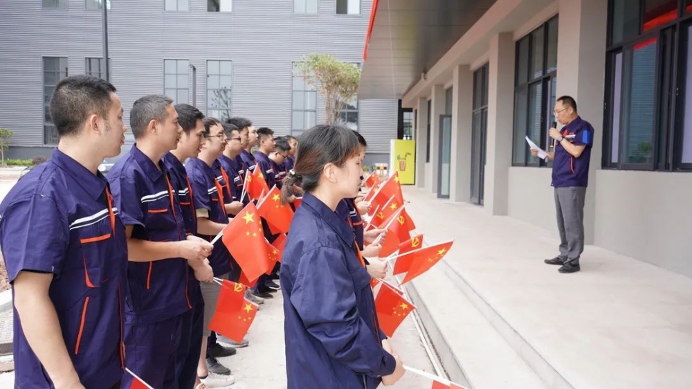 多方位发力,助推汇聚腾飞一走进重庆汇聚教育装备集团