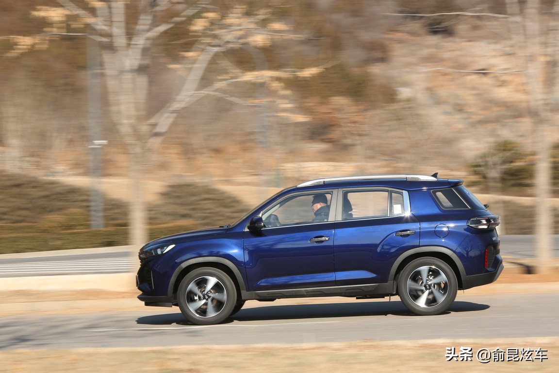 试驾黑色全新北京现代ix35,最新款2.0升北京现代ix35试驾