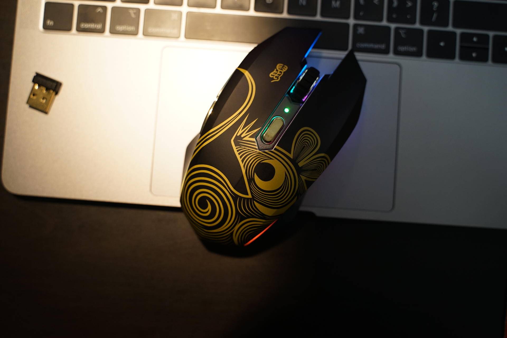 达尔优em910牧马人游戏鼠标怎么样,达尔优牧马人镜面版白色鼠标