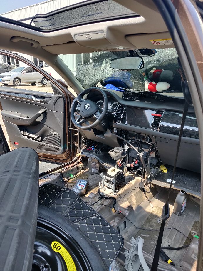 车被水淹了怎么办保险赔吗,车被水淹了怎么办啊