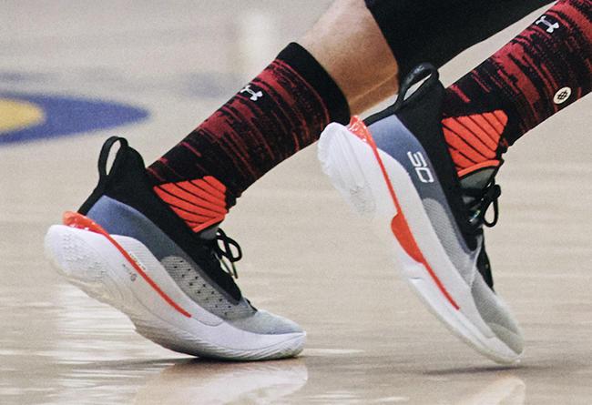 哈登库里全明星战靴,哈登和库里的球鞋谁的好