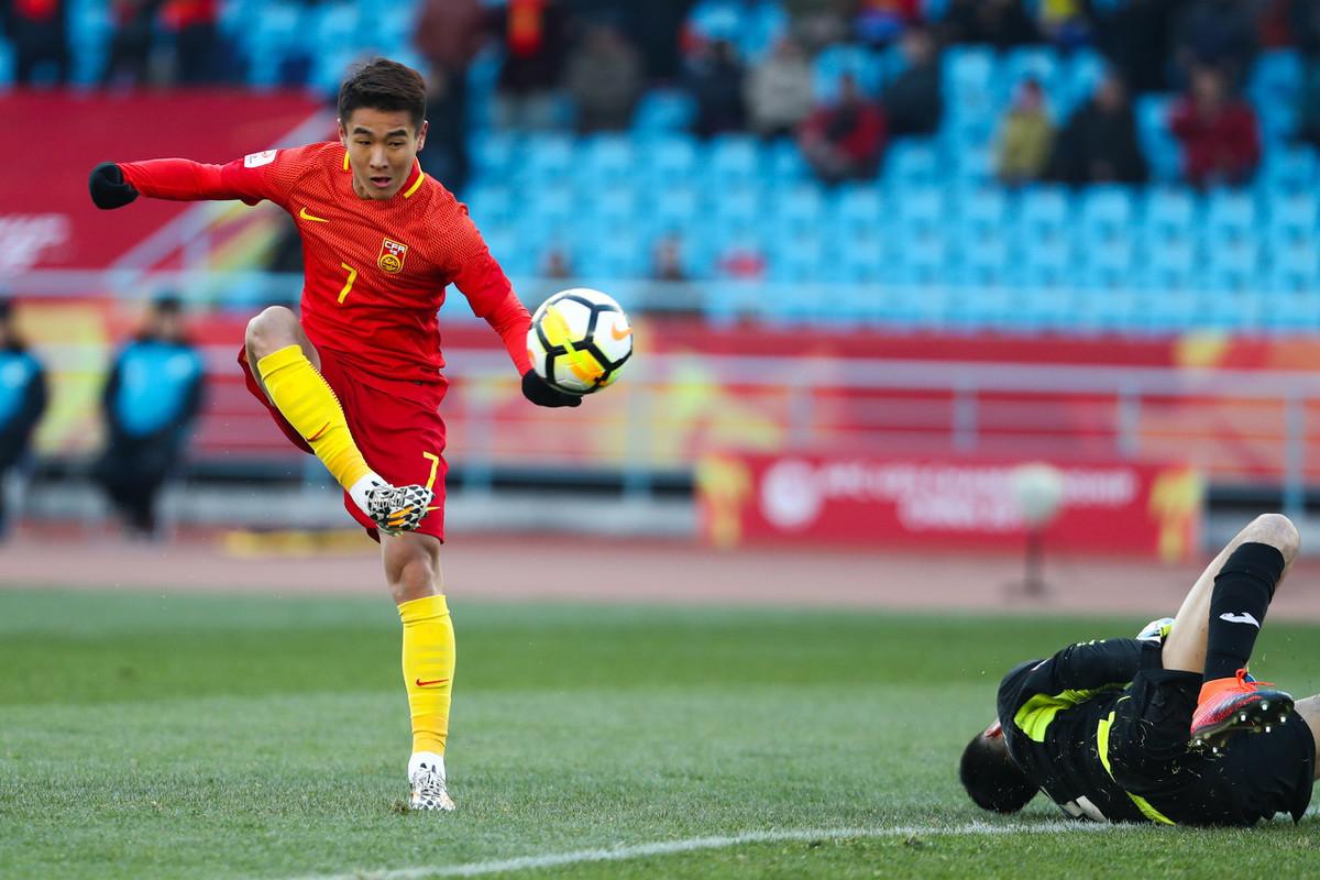 中韩男足0比3韦世豪,中韩足球身价对比