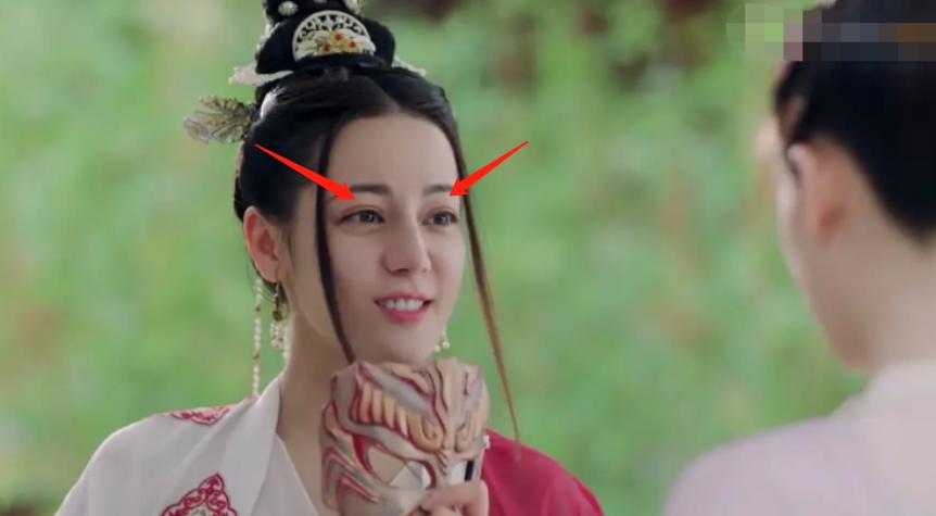 《长歌行》迪丽热巴咧嘴大笑，烤瓷牙“抢镜”忒显老