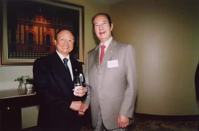 赌王何鸿燊传奇商业帝国,赌王传奇一代枭雄