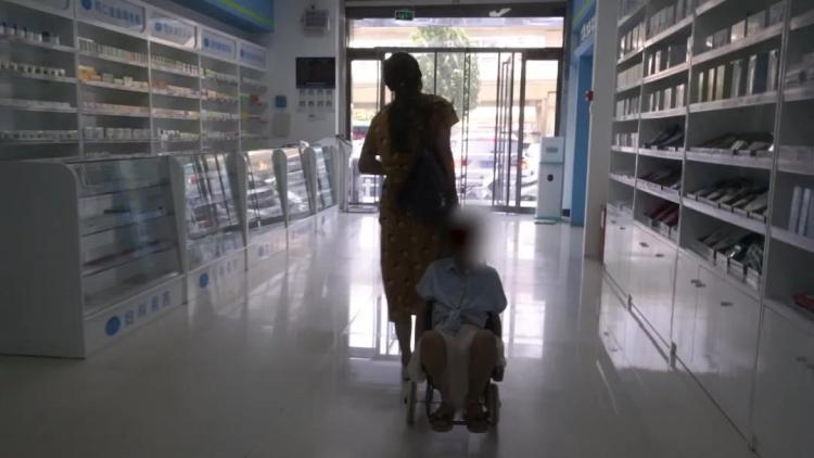 8岁女孩每天靠吃伟哥“续命”,妈妈含泪说出真相