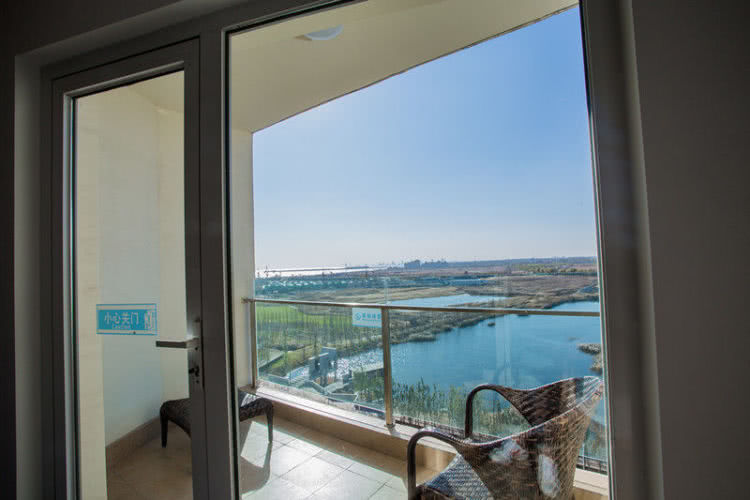 南戴河汐溪亲子酒店,北欧风情房推窗看海邂逅美景