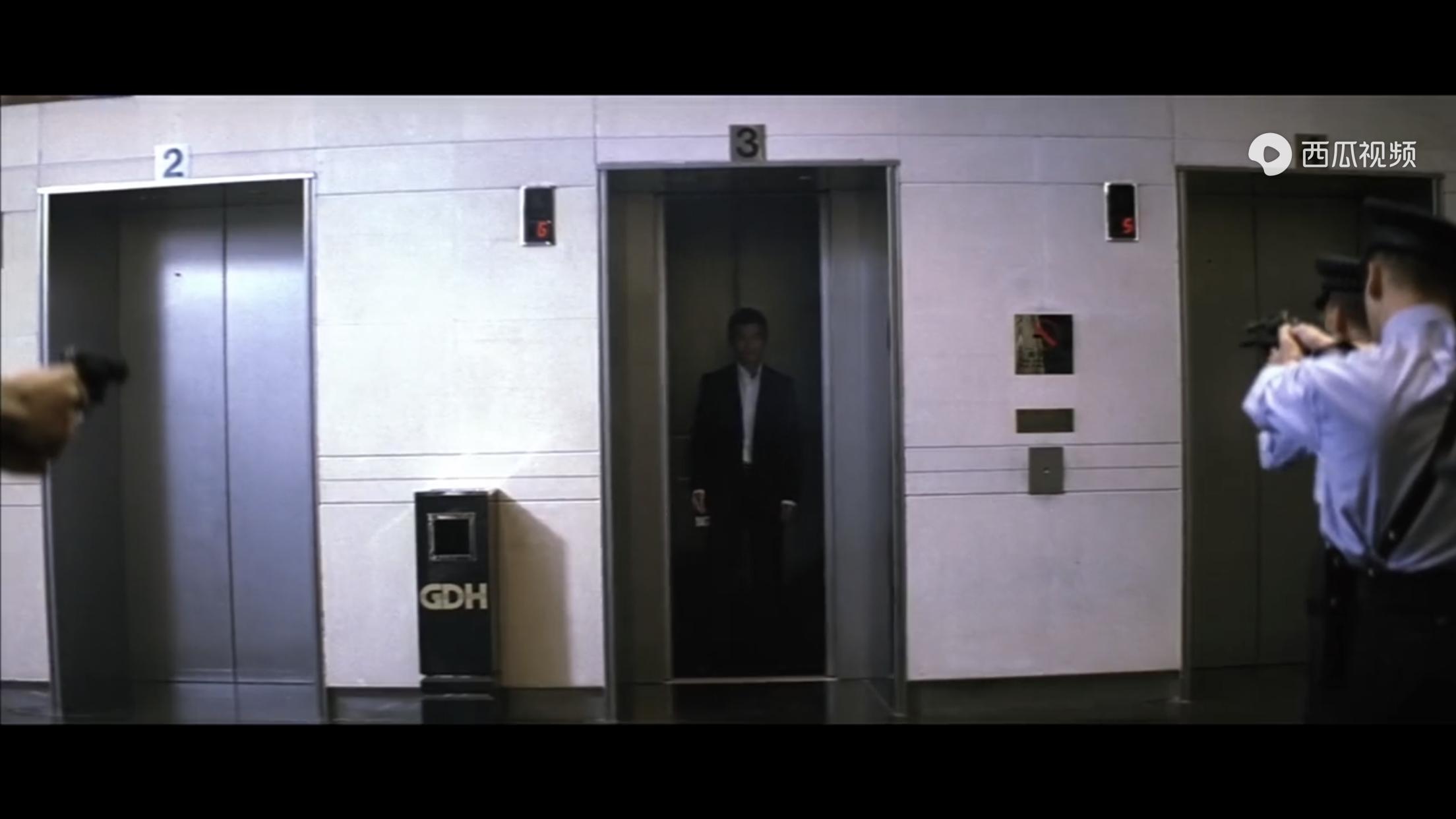 《无间道》:一台电梯通向的无间地狱,引爆了刘建明双重人格意蕴