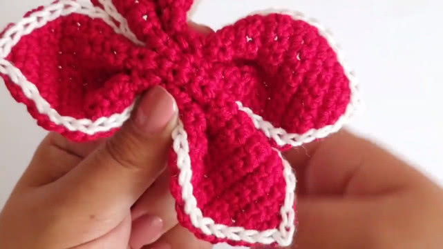 白雪蝴蝶结钩针发夹,钩针蝴蝶结发夹手工制作教程
