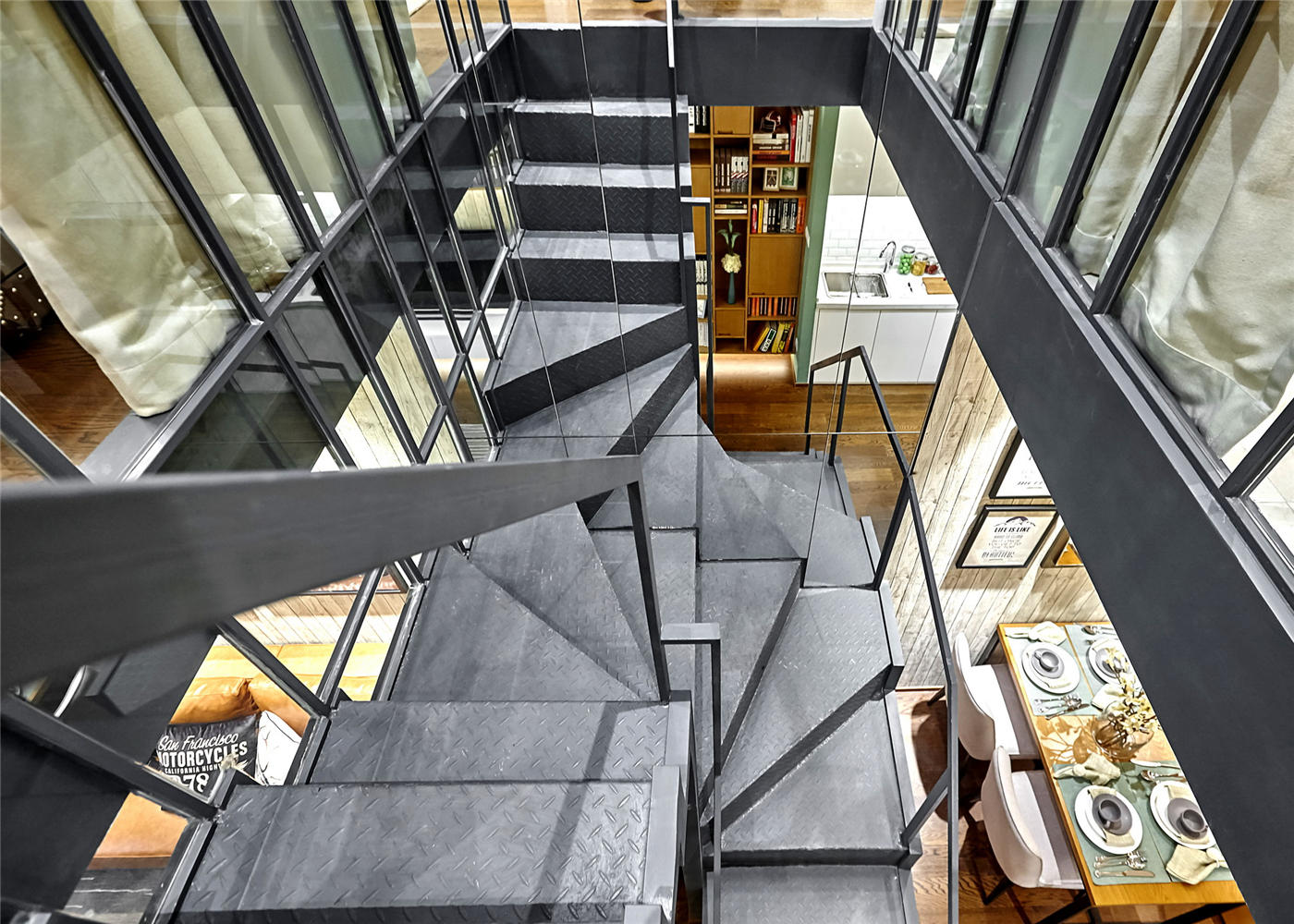 谁说公寓房不值得买,loft复式公寓适合一家三口住吗