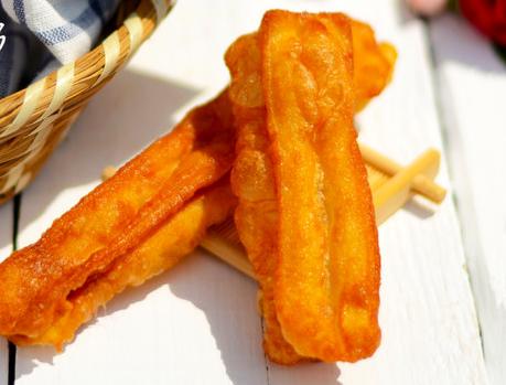 用酵母粉正宗油条炸蓬松做法,炸油条的面粉加酵母粉发酵多久