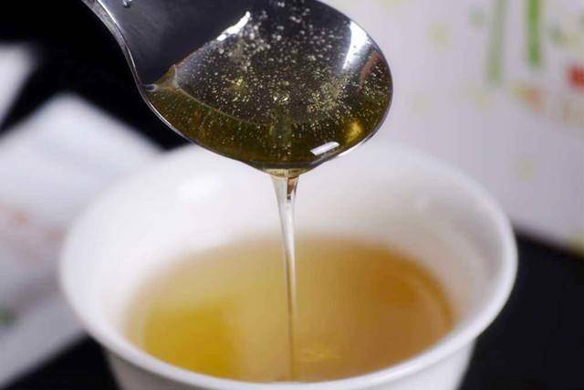 鲫鱼饵料里加什么诱鱼快,钓鲫鱼饵料里加什么药水效果好