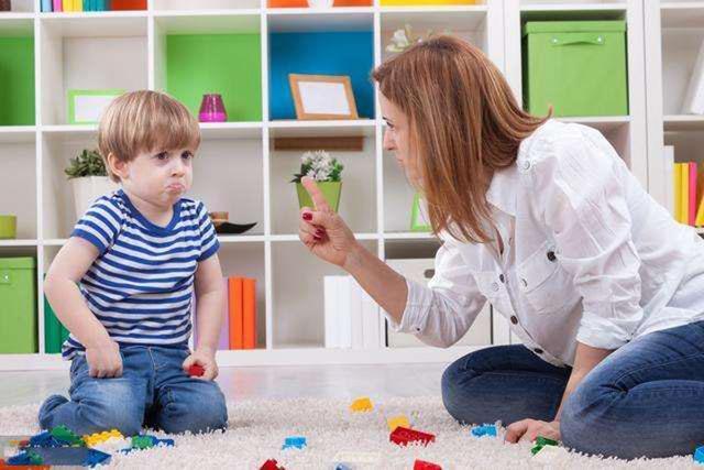 老实巴交的父母性格外面怂在家横,家里大人横外面怂的性格怎么相处