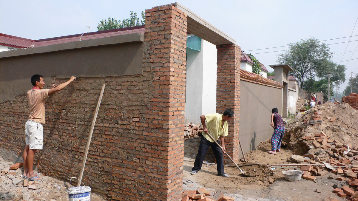 屋后有水适合建房子吗,门前有坟墓可以建房吗